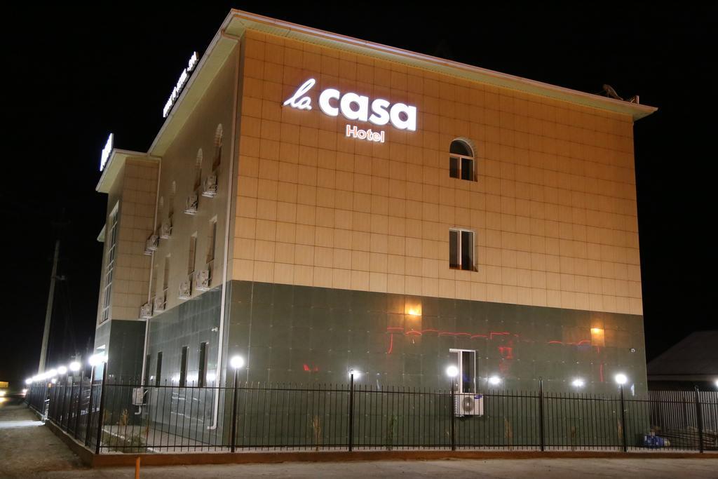 Lacasa Hotel Atyraū Esterno foto