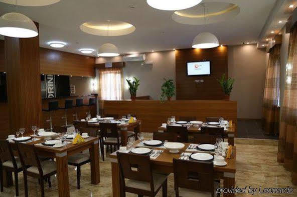Lacasa Hotel Atyraū Esterno foto